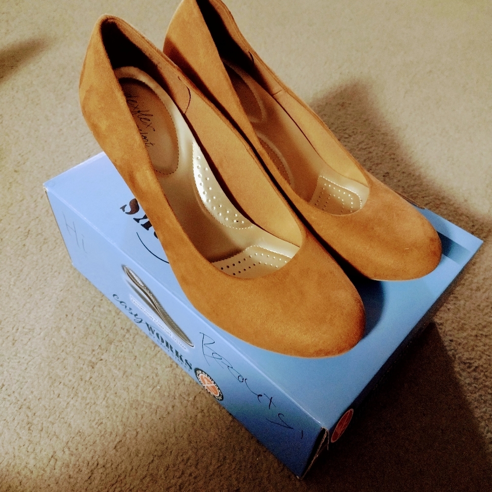 Wedge heeled shoes.